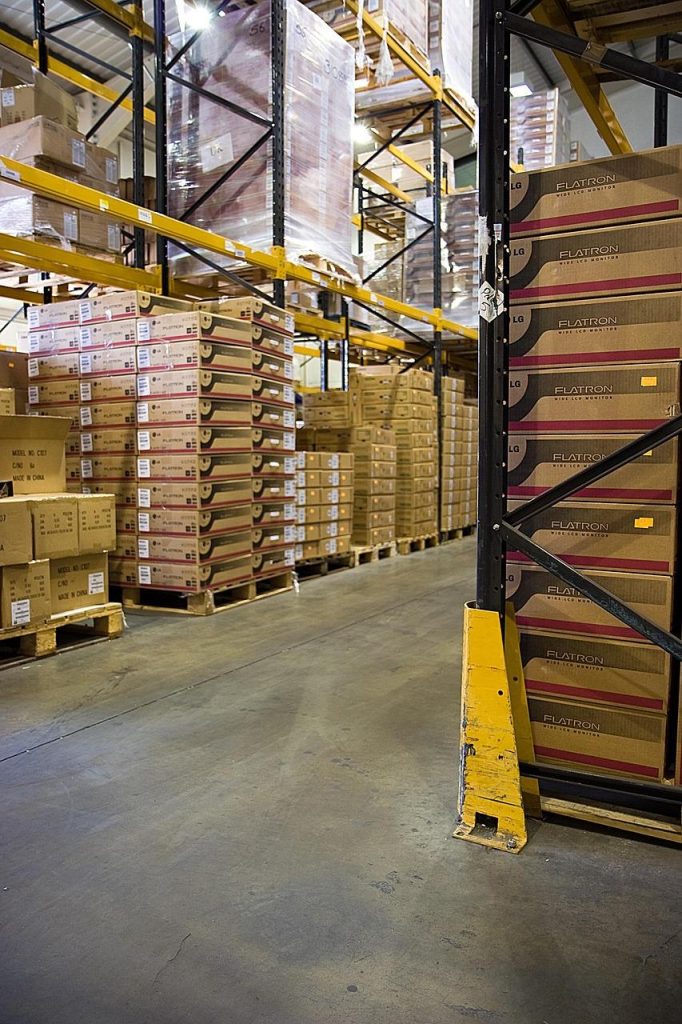 Efficiënte magazijnoplossingen met draagarmstellingen voor optimale ruimtebenutting en veilige opslag